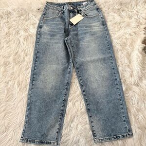 Flamingals light wash Capri stretchy denim jeans size S FG5-14